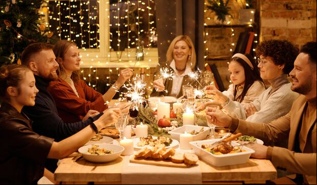 Las mejores frases para enviar a tus seres queridos por Navidad (Imagen: Nicole Michalou / Pexels)