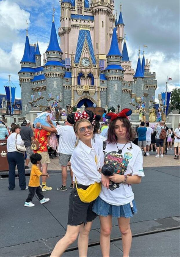 Itatí Cantoral suele engreír a su pequeña en distintas ciudades del mundo (Foto: Itatí Cantoral / Instagram)