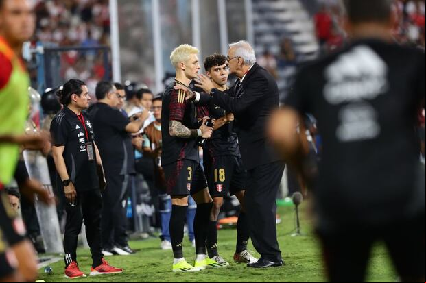 Jorge Fossati puso a Oliver Sonne como carrilero por izquierda. (Foto: GEC)