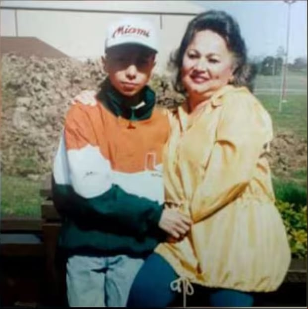 La reconocida narcotraficante al lado de su hijo Michael Corleone Blanco (Foto: Griselda Blanco)