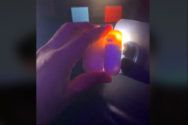 IPHONE | Con solo iluminar el estuche de tus Airpods lo podrás reconocer. (Foto: Captura)