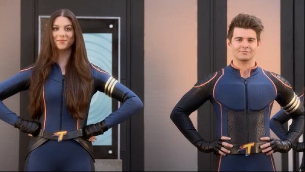 Phoebe (Kira Kosarin) y Max (Jack Griffo) están decididos a recuperar su estatus de superhéroes en la película "The Thundermans Return" (Foto: Paramount+)