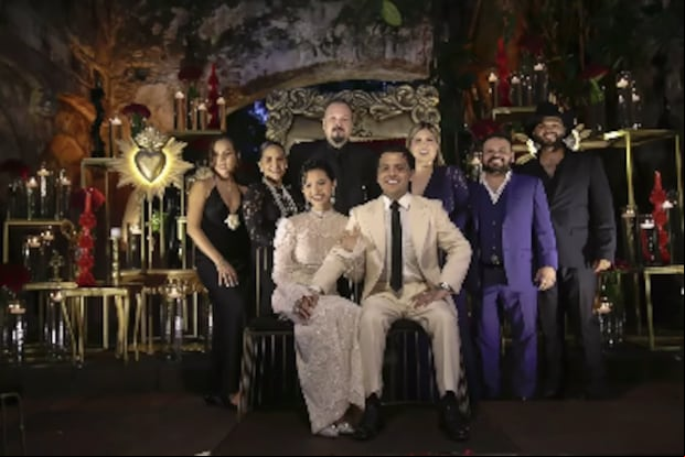 Las familias de Ángela Aguilar y Christian Nodal los acompañaron en su ceremonia de bodas (Foto: El Gordo y la Flaca)