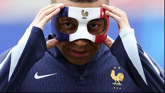Didier Deschamps: “Mbappé está bien, quiere jugar y se está adaptando a la máscara”
