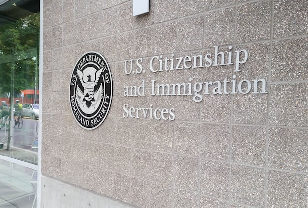 Oficina de USCIS. (Foto: SweetBabeeJay/iStock)