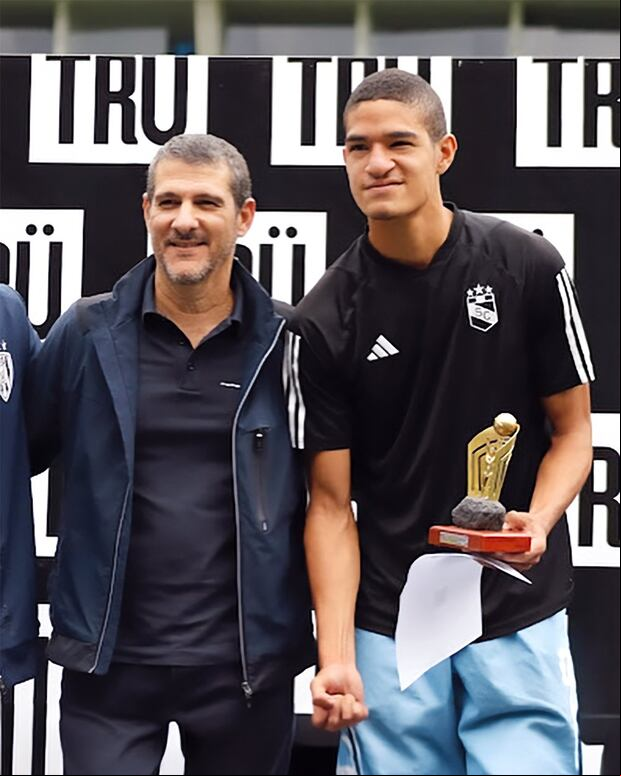 Mateo Rodríguez fue nombrado goleador de la Copa Mitad del Mundo. (Formativo Celeste)