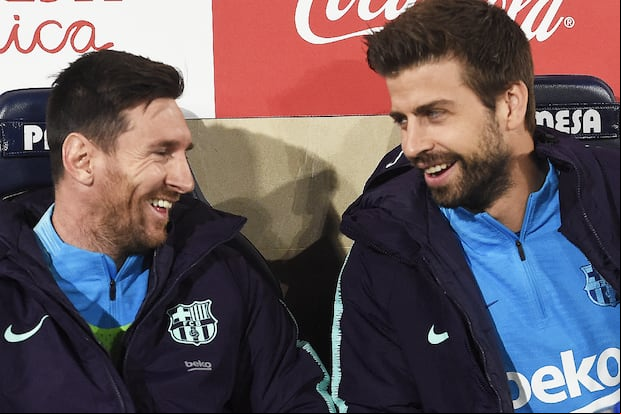 Lionel Messi y Gerard Piqué cuando todo era felicidad en el Barcelona (Foto: AFP)