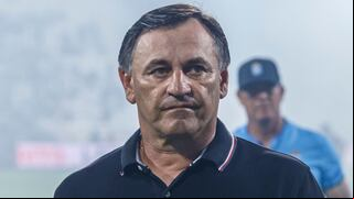 ¿Se va Fabián y viene su hermano? Carlos Bustos podría volver a dirigir en la Liga 1