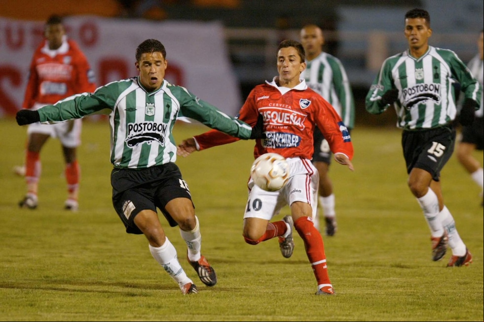En la semifinal del certamen, Cienciano se enfrentó al Atlético Nacional de Colombia en partidos de ida y vuelta. El 13 de noviembre en Medellín, el equipo del Cusco logró un gran triunfo (2-1) con goles de Paolo Maldonado y Germán Carty. El 4 de diciembre, en condición de local, se impuso por 1-0 con gol de Germán Carty. (Foto GEC Archivo)