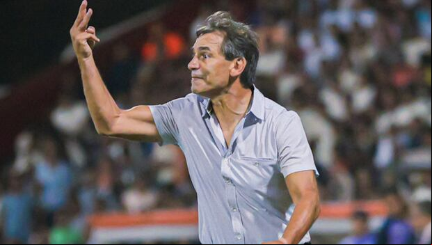 Fabián Bustos tiene la tarea pendiente de sumar de a tres como visitante. (Foto: Liga 1)