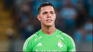 A puertas de la última fecha: Renato Solís sufrió lesión en la rodilla y deberá ser operado