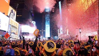 Happy New Year 2025 wishes: cards, messages, decorations and what colors to use this holiday season