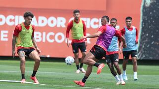 Todo listo: Perú viajó a Argentina para el partido por las Eliminatorias 2026