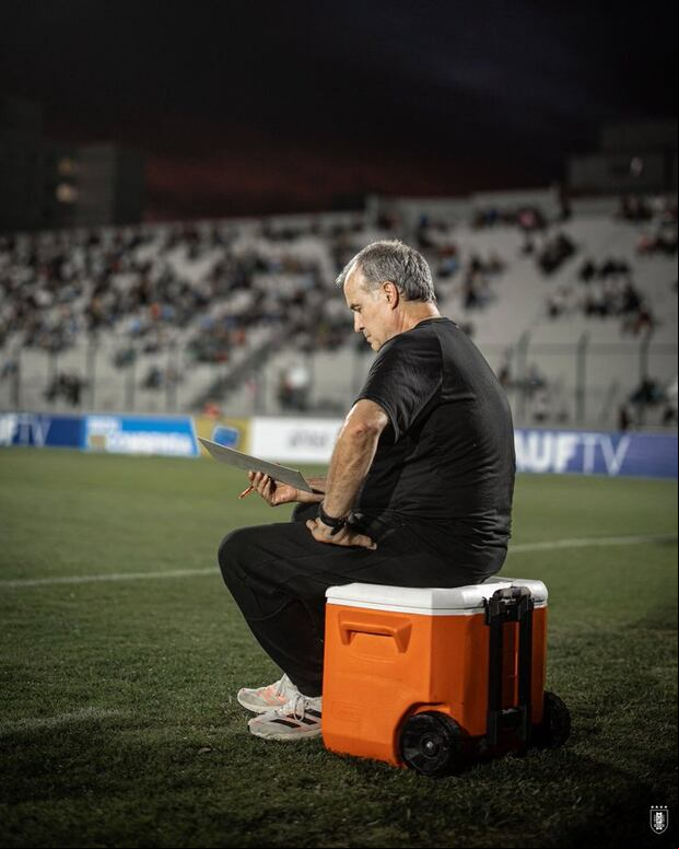 Marcelo Bielsa dirigirá la Sub-23 en el Preolímpico Venezuela 2024. (Foto: @Uruguay)
