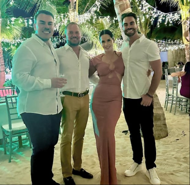 Así recibió el 2024 Carmen Villalobos junto a su familia (Foto: Carmen Villalobos / Instagram)