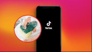 Este es el ingenioso truco para ver TikTok mientras lavas los platos: no tocarás el celular