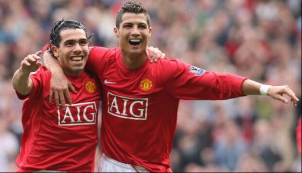 Cristiano Ronaldo y 'Carlitos' Tevez compartieron equipo en Manchester United (Foto: Agencias)