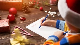 Frases para dedicar en Navidad 2024: 50 mensajes a familiares, amigos, niños, parejas y más