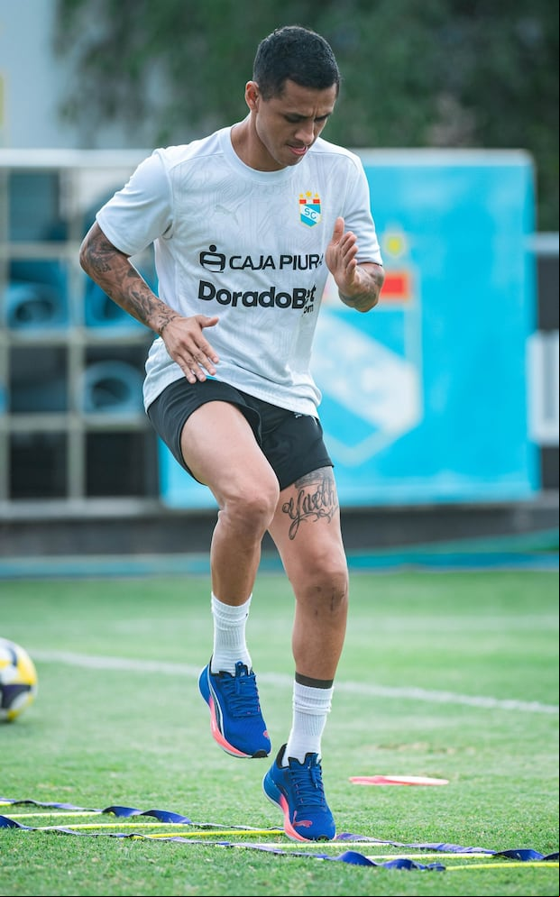 Yoshimar Yotún lleva más de un año fuera de las canchas por una lesión a la rodilla.