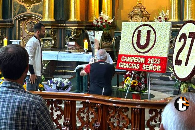 Jorge Fossati se puso de rodillas ante imagen del Cristo Moreno (Foto: @samoanopro)