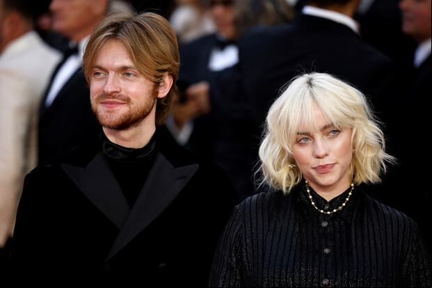 Los hermanos Finneas O'Connell y Billie Eilish, autores de la canción ‘What Was I Made For?’ de “Barbie”, buscan marcar un importante récord en los Oscars (Foto: AFP)
