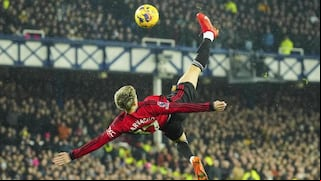 Para enmarcarlo: Alejandro Garnacho recibió premio al mejor gol de la temporada en la Premier League