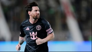 ¿Quién fue el afortunado? Messi intercambió camiseta con este jugador de Universitario