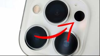 Qué es el agujero que se hay justo al lado de las cámaras de iPhone