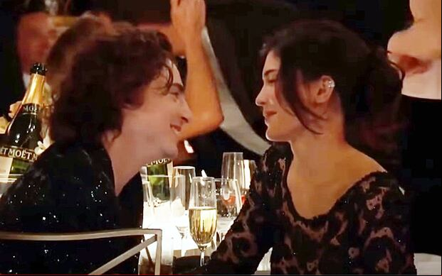 Timothée Chalamet y Kylie Jenner se robaron las miradas en los Globos de Oro (Foto: CBS)