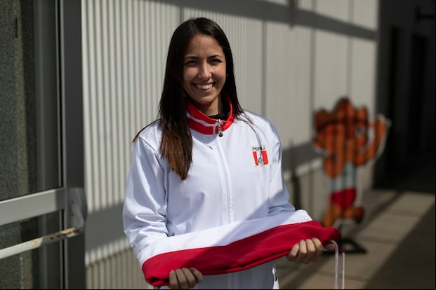 María Luisa Doig también fue abanderada de Perú en los Juegos Bolivarianos 2022, que marcaron el inicio de ciclo olímpico. (Renzo Salazar/GEC)