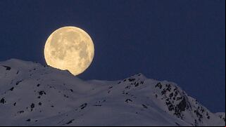 ¿A qué hora ver la Luna Llena de febrero? Cómo mirar la Luna de Nieve