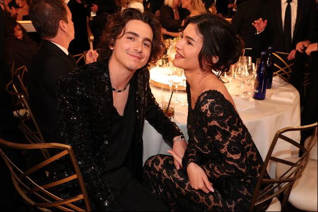 Thimothée Chalamet y Kylie Jenner durante la ceremonia (Foto: Golden Globes)