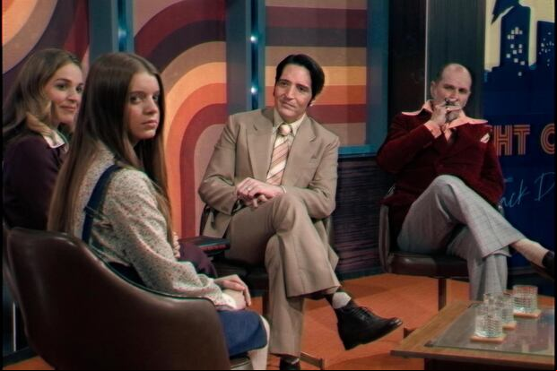 La Dr. June Ross-Mitchell (Laura Gordon), Lilly (Ingrid Torelli) y Jack Delroy (David Dastmalchian) en la película de terror "Late Night with the Devil" (Foto: Umbrella Entertainment)