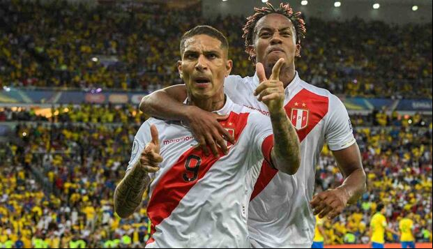 Paolo Guerrero lleva años siendo la principal carta goleadora de la selección peruana. / AFP / Juan MABROMATA