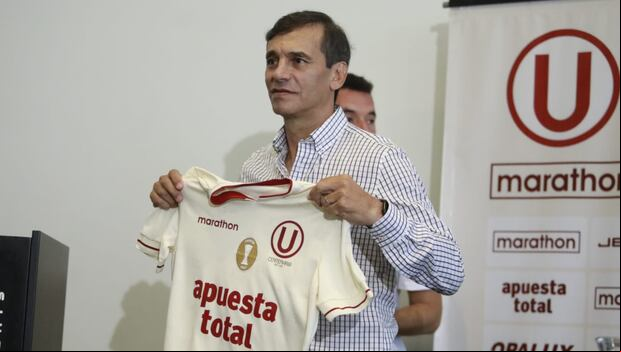 Fabián Bustos dirigió su primer entrenamiento con la 'U' este sábado. (Foto: Julio Reaño / GEC)