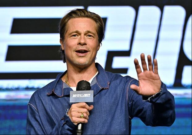 El actor Brad Pitt habla durante una conferencia de prensa para promocionar su película "Bullet Train" en Seúl el 19 de agosto de 2022 (Foto: Jung Yeon-je / AFP)