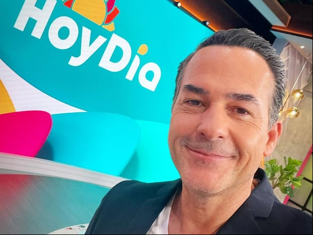 El presentador mexicano es conductor invitado en "Hoy Día" de Telemundo (Foto: Carlos Calderón / Instagram)