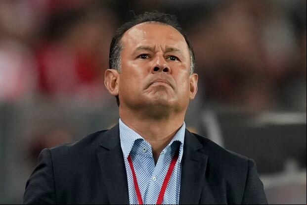 Juan Reynoso nunca ganó con Perú en los 6 partidos que dirigió en las Eliminatorias al Mundial 2026. (Foto: GEC)