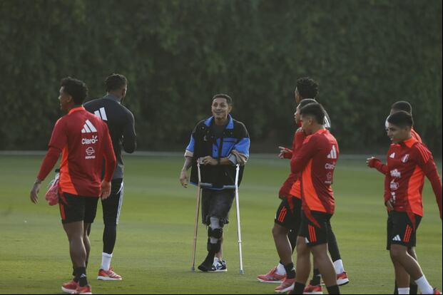 Previo al amistoso contra Paraguay en Lima, Yoshimar Yotún vistió a sus compañeros de la Selección Peruana. (Foto: Fotos: Violeta Ayasta/@photo.gec).