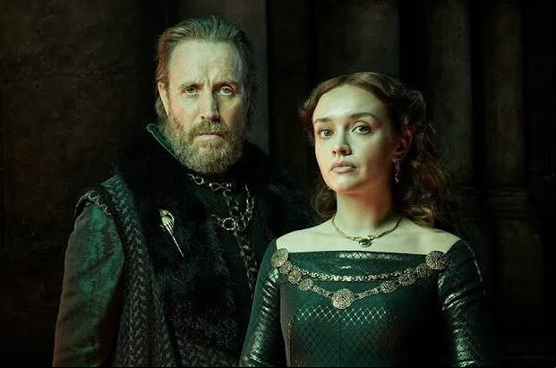 Tras la partida de Otto Hightower en la temporada 2 de "House of the Dragon", Alicent se quedó sola en la corte (Foto: HBO)