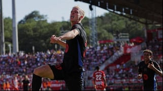 La dupla Lamine Yamal-Dani Olmo catapulta al FC Barcelona a una goleada de Champions