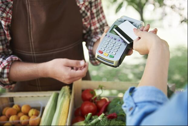 Los cupones de alimentos SNAP brindan ayuda a familias de escasos recursos en Estados Unidos para que tengan una alimentación más saludable. (Foto: Freepik)