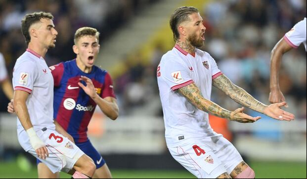 Sergio Ramos anotó un autogol en el Barcelona vs. Sevilla por LaLiga. (Foto: AFP)