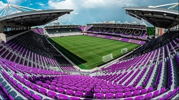 El Exploria Stadium cuenta con pantallas LED de alta definición ubicadas en varias partes del recinto, ofreciendo a los espectadores información clara. (Foto: Agencias).
