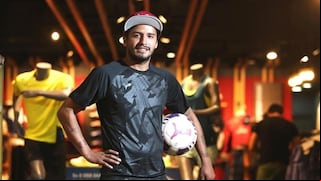Manco, el genio inefable de la pelota que a los 33 años llega al negocio de Ibai y Piqué