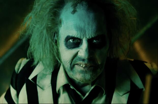Michael Keaton vuelve a interpretar al bioexorcista embaucador en la película “Beetlejuice 2” (Foto: Warner Bros.)