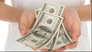 ¿En qué estados todavía pagan cheques de estímulo este mes?