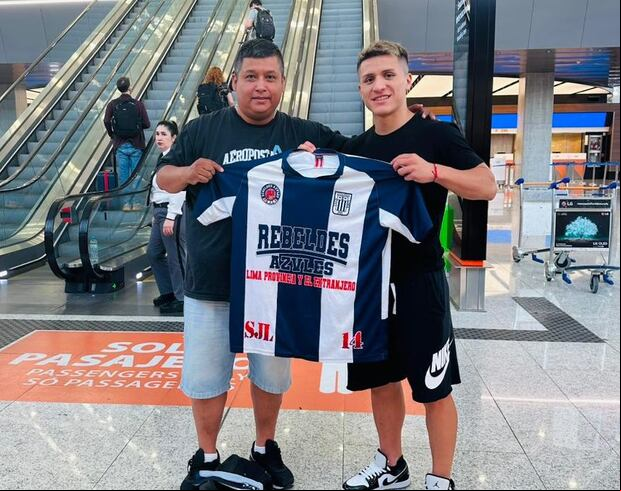 Hinchas de Alianza Lima fueron a despedir a Catriel Cabellos en el aeropuerto de Buenos Aires. (Foto: Difusión)