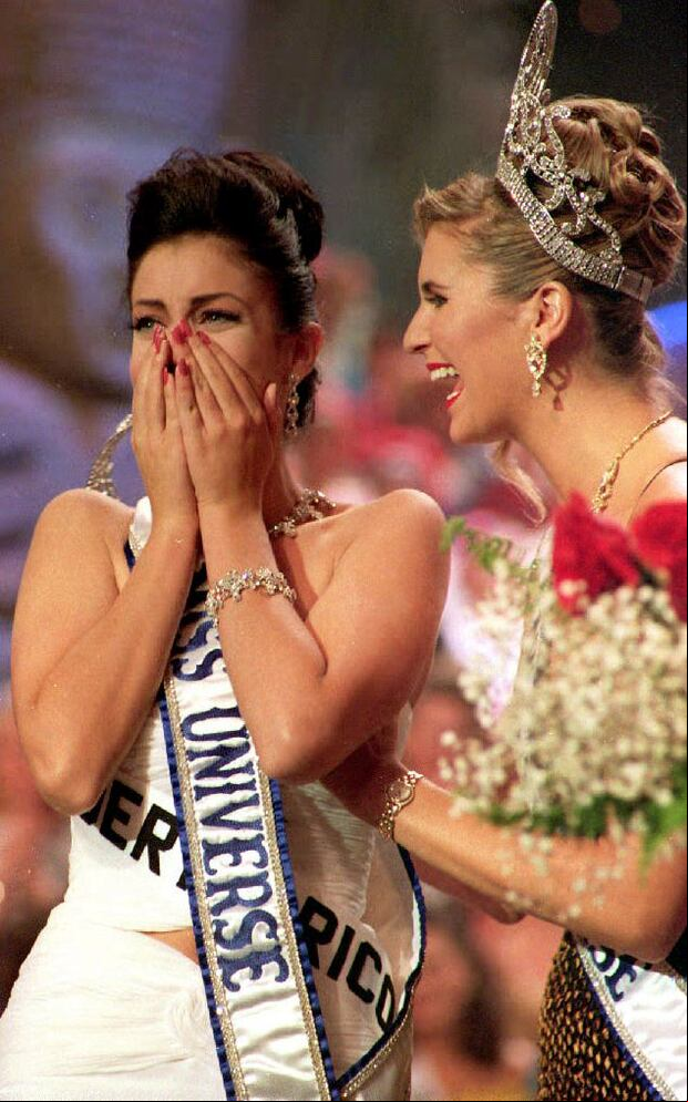 En 1993, Dayanara Torres recibió la corona de Michelle McLean, la ganadora del año anterior (Foto: Omar Torres / AFP)