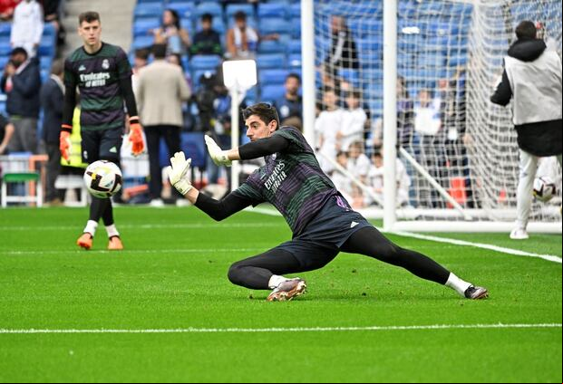 Courtois completó con éxito el entrenamiento del Real Madrid de este viernes y apunta a titular ante Cádiz. (Foto: AFP)